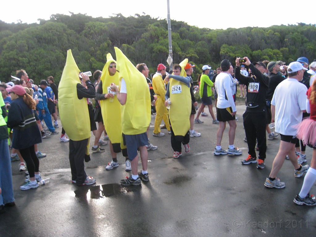 2011 Bay to Breakers Sunday 0570.JPG - I was able to participate in the 2011, 100th anniversary of the San Francisco Bay to Breakers 12K race. A great weekend for sight seeing and racing.